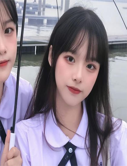 文化分析：《挥着翅膀的女孩》中的传统文化与现代价值观的对话 理解作品的时代背景与文化语境